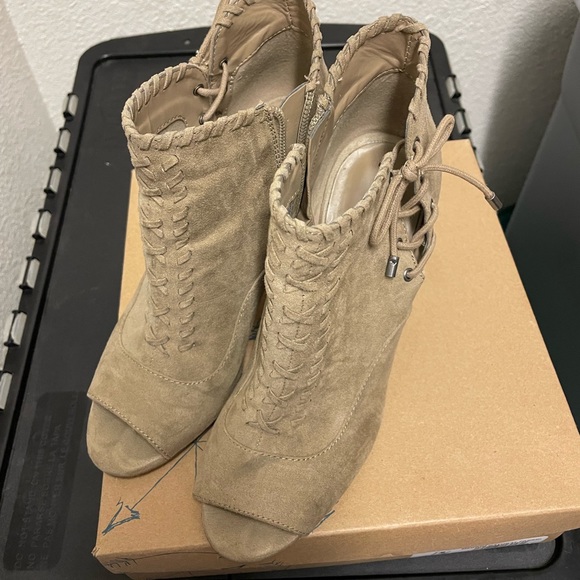 Indigo brand tan ankle booties. - Picture 5 of 6